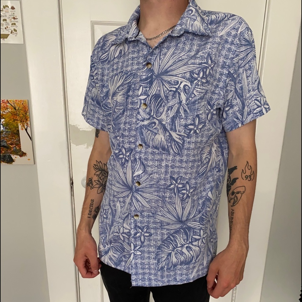 Van Heusen blue short sleeve shirt